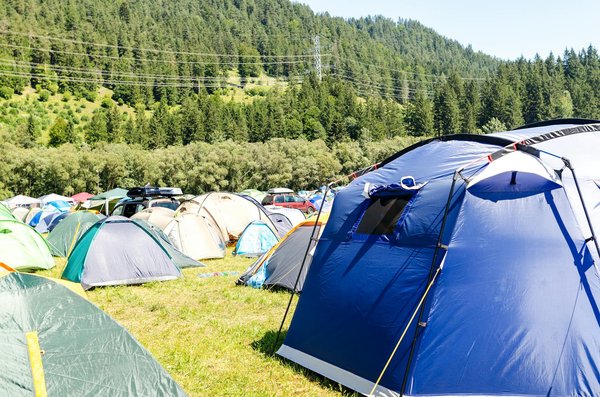 Comment organiser un camping pour une expédition de pêche en rivière en Écosse?