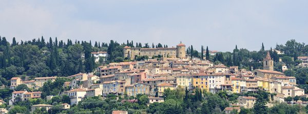 Quels conseils pour louer une maison de vacances en Provence avec des ateliers de peinture et des visites de musées?